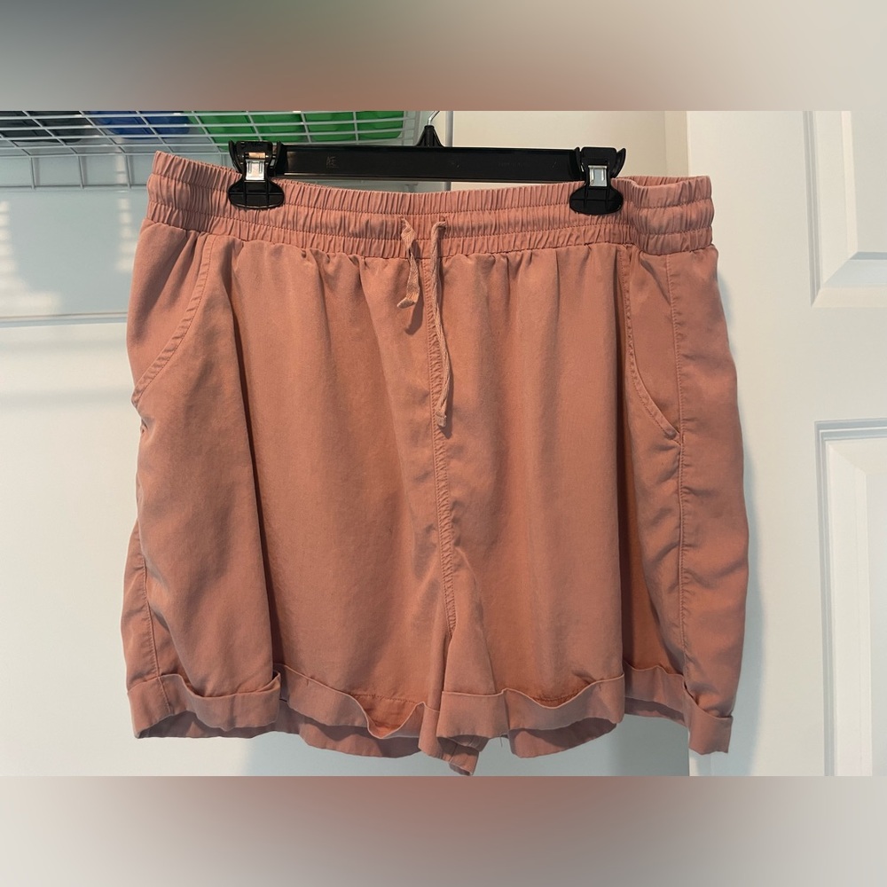 Universal Thread casual shorts. Size XL.